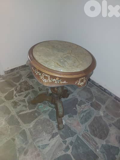 antique round tables