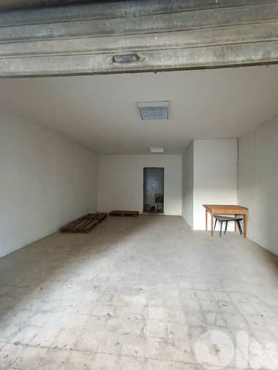44 SQM Shop in Dekwaneh, Metn