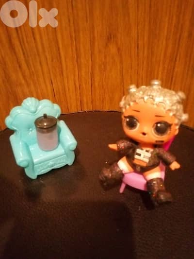 LOL OMG small wearing doll+her own shoes+Chair+saloon chair=13$