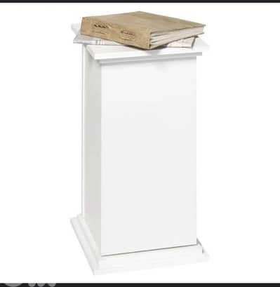 FMD table console with door