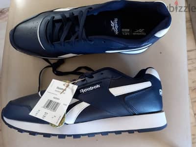 صباط رياضي reebok جديد قياس ٤٦ من قطر