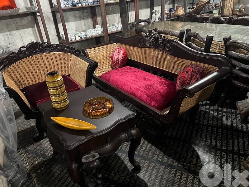 salon with table 3