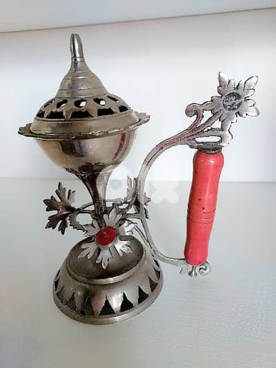 Old Vase - مجمرة قديمة للبخور او النار