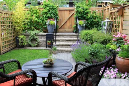 DOWNTOWN PRIME + PRIVATE GARDEN (280SQ) 4 MASTER BEDROOMS , (BT-955)