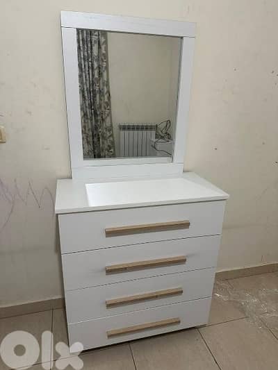 شفنيرة مع مراية جديدة من المعمل