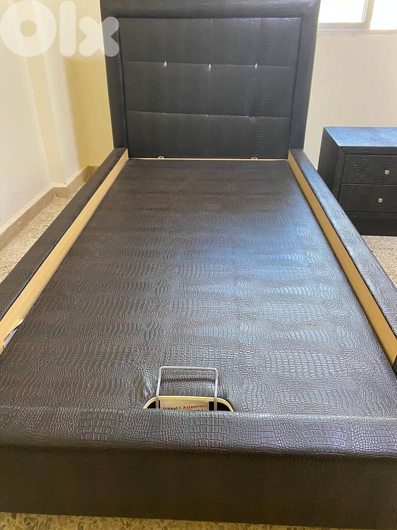 two twin beds 2
