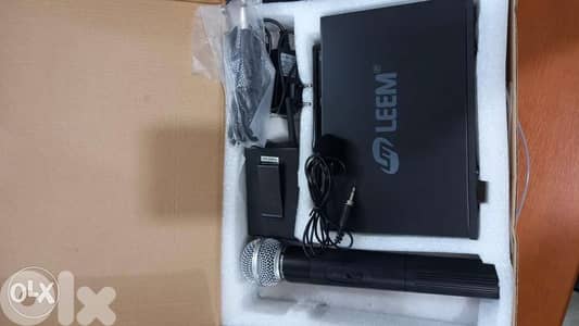 2 mic wireless,1 mic hand + 1 mic clip,brand leem,new not used