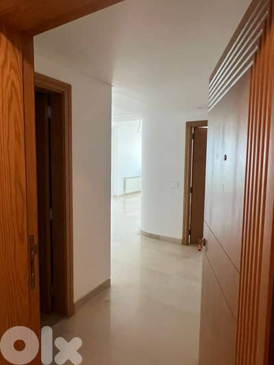 DOWNTOWN 520SQ SEA VIEW 6 PARKINGS BRAND NEW SUPER CATH!!!