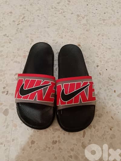 مشاية للبيع ماركة Nike صناعة صيني بعدا جديد قياس 45 السعر 5$