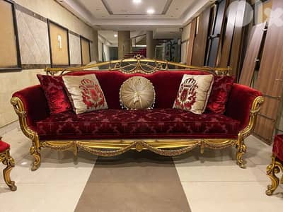 طقم كنبايات حفر ايد خشب زان ملبس ورق دهب خمس قطع طقم طاولات وج رخام