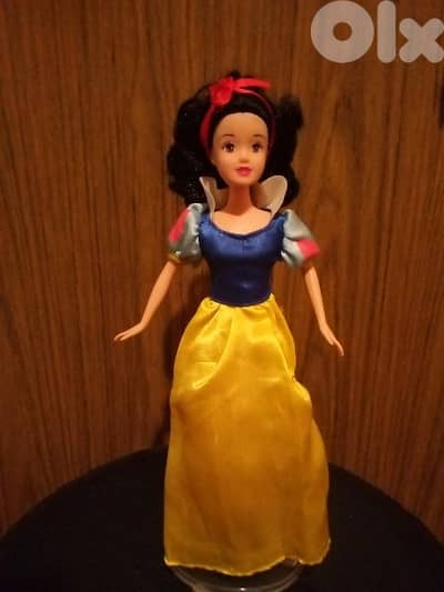 PRINCESS SNOW WHITE dressed Disney Great doll has bend legs +Shoes=23$