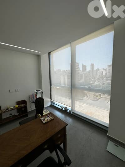 Prime location and great condition office for rent in Dekweneh