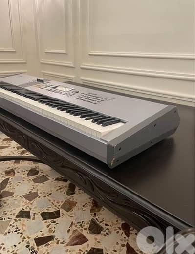 YAMAHA 2003 MOTIF ES8 Piano