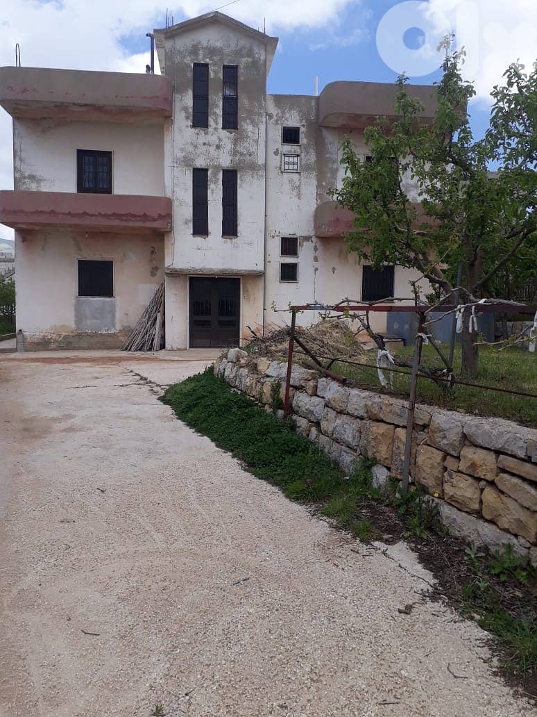 Building for sale in Tarchich + 2 floors Land بناية للبيع في ترشيش+ارض 1