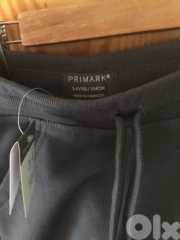 2 nouveaux survêtements 3-4 ans à 10$ les 2 1