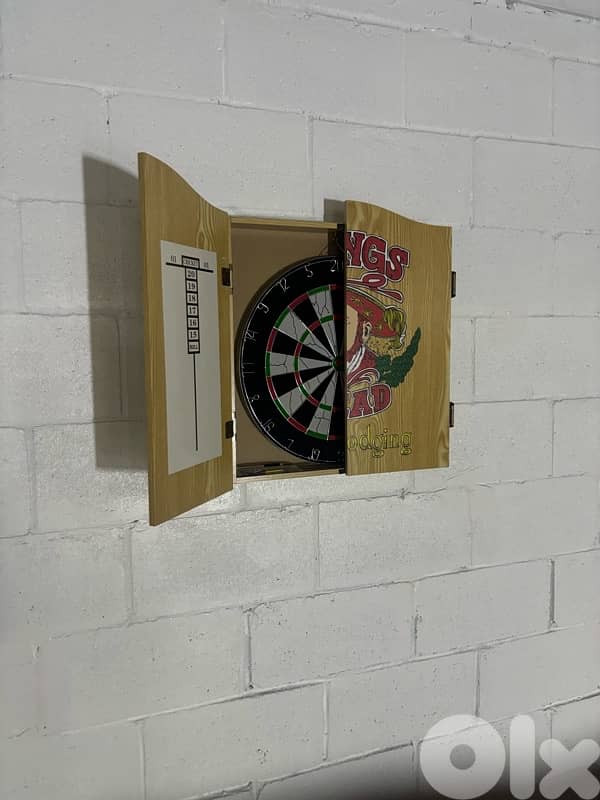 dart board with wood house 2
