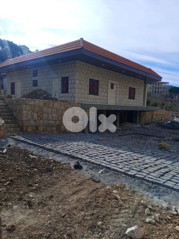ارض مع بيت في الشوف نبع الصفا  للبيع land with house for sale in shouf 2