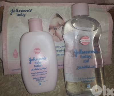 coffret Jhonsons & Jhonsons 500ml oil 200ml lotion + pochet