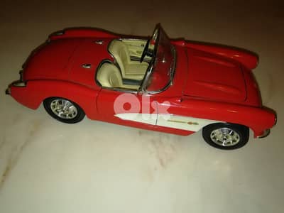 Chevrolet corvette 1957 diecast scale 1/18  by Burago made in Italy