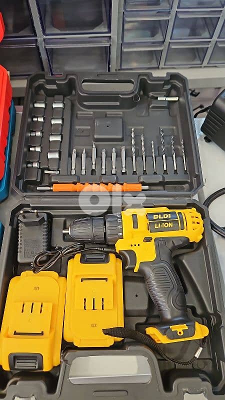 Cordless screwdriver 2batteries with tools 1