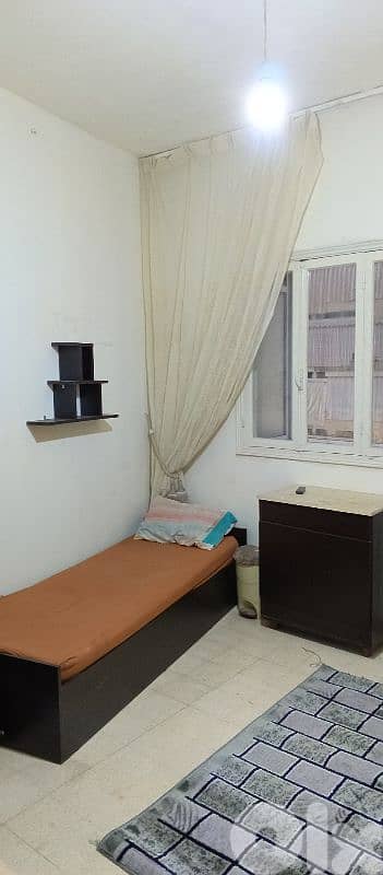 غرف مستقلة  للبنات مع مطبخ وحمام وشرفة 190$ للشخص الواحد