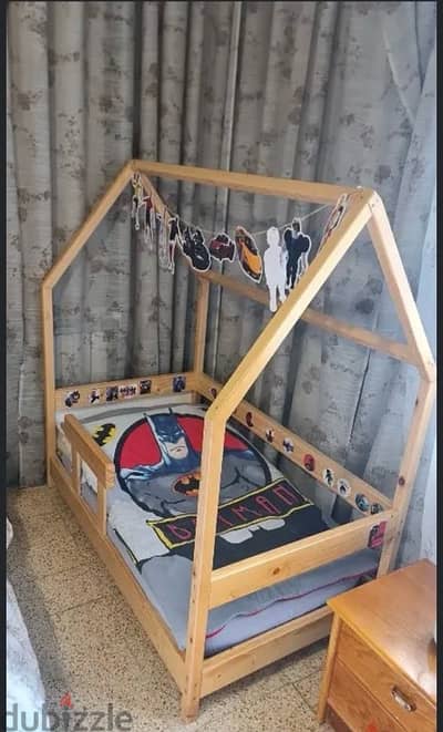 Wood house bed+mattress تخت خشب حالة جيدة جداً مع فرشة