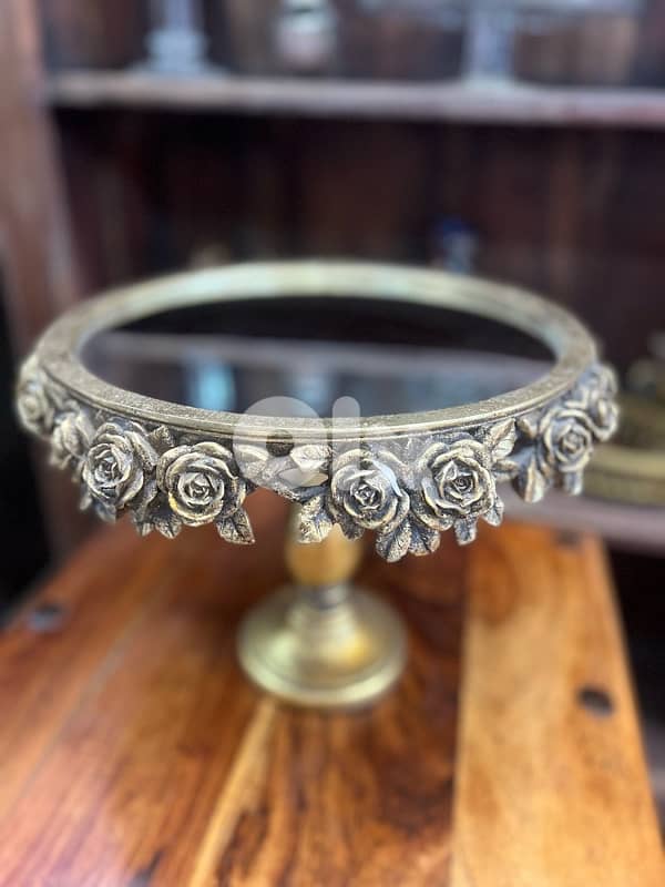 gold plated stand 3