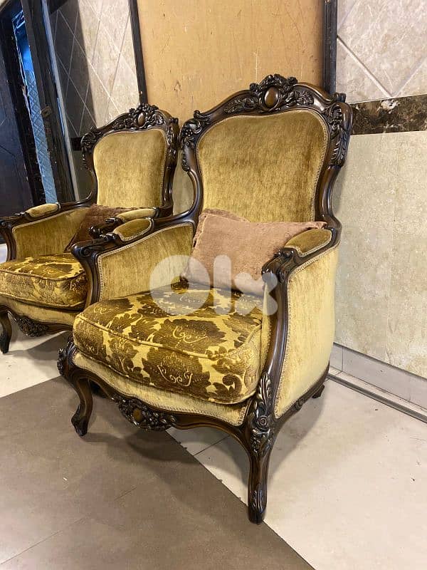 طقم كنبايات حفر خشب زان خمس قطع وطاولة 3