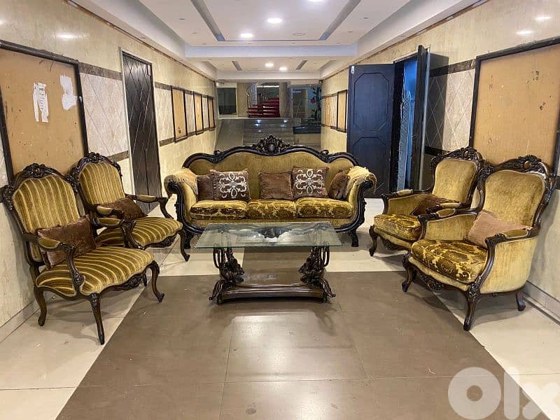 طقم كنبايات حفر خشب زان خمس قطع وطاولة 9