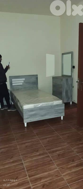 تخت مفرد مع فرشه شفنيرة مع مرايا تفصيل جديد