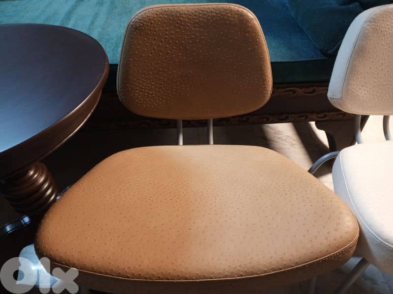 2 synthetic leather lounge chairs 3