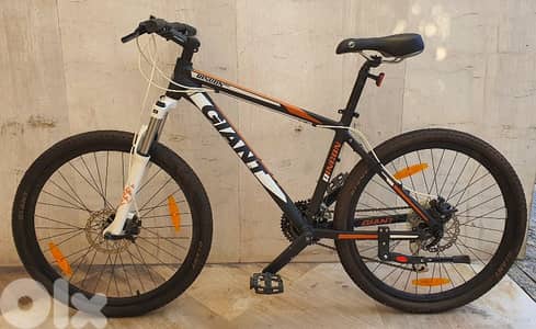 Giant Rincon 3x8 speed disc brakes lockout suspension