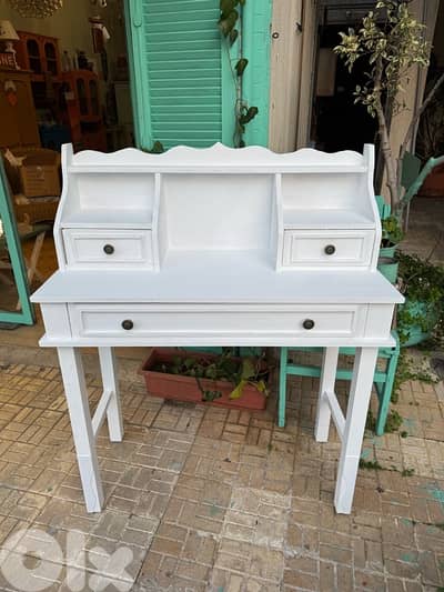 makeup table