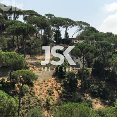 L16965 - 915 SQM Land For Sale in Baabdat With A Nice View