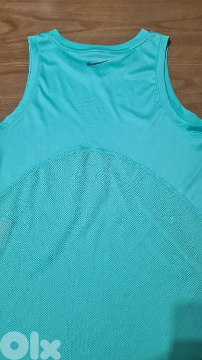 Nike drifit top