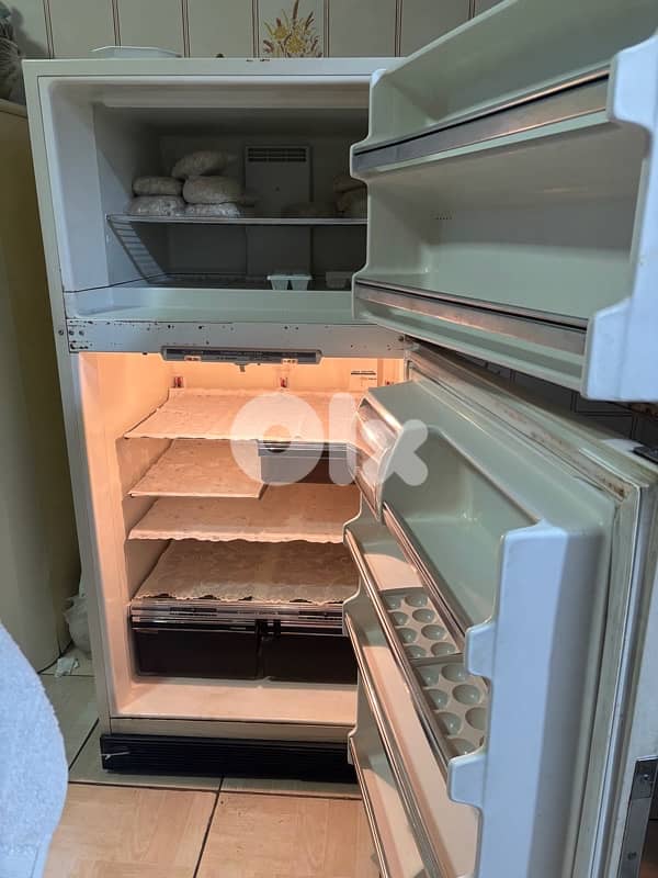 Used good condition fridge 4