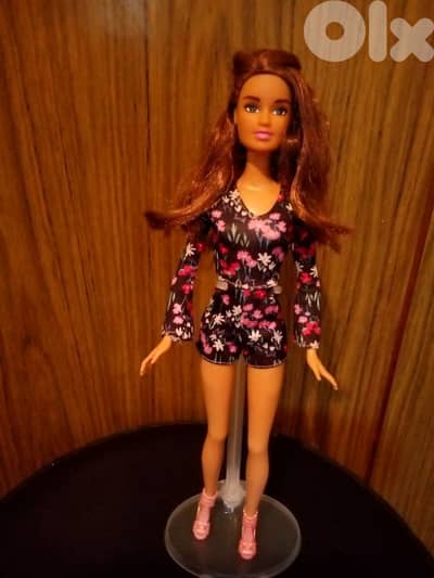 Barbie Brunette Mattel2000 wearing rare doll has bending legs+shoes=26