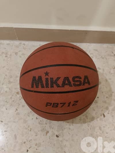 طابة باسكيت للبيع صناعة تركيا ماركة MIKASA PB 712 شبه جديد السعر 15$