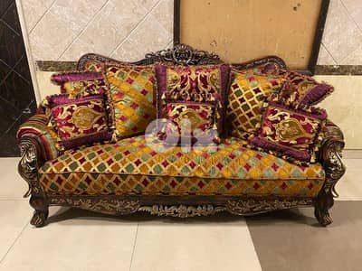 طقم كنبايات ملكي اجنبي شغل برا مع طقم طاولات
