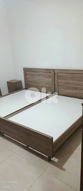 تختين مفرد ونص مع كمدينة