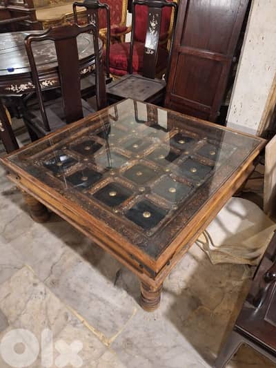 طاولة صالون وجه باب انتيك خشب قطراني مميزة coffee table