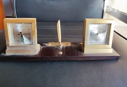 Desk clock pen stand