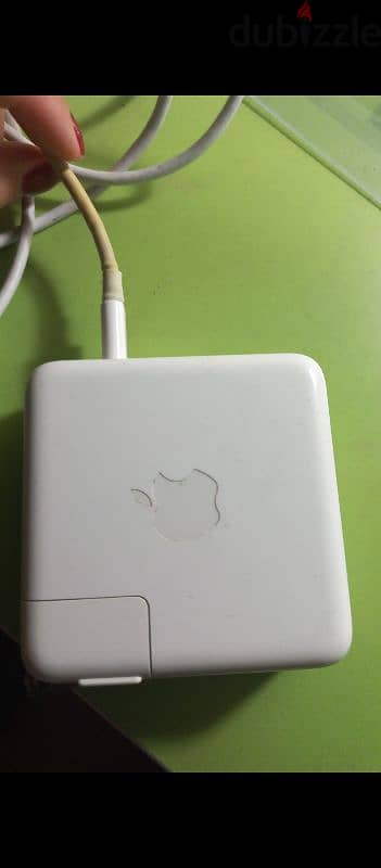MACbook charger 1