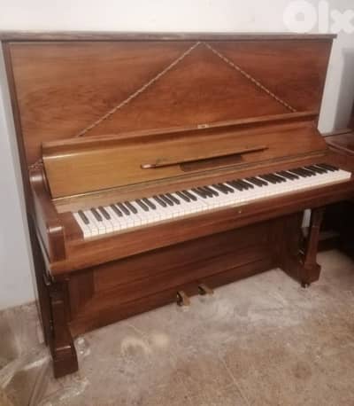 بيانو فخر الصناعه الالمانية اصلي خارق النظافة piano