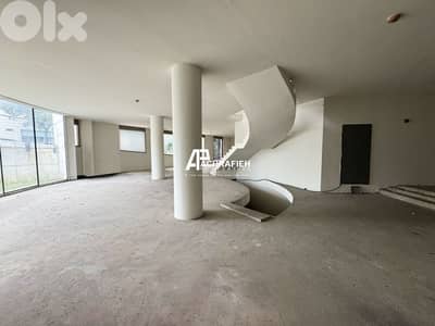 1,000 Sqm Showroom for Rent In Downtown