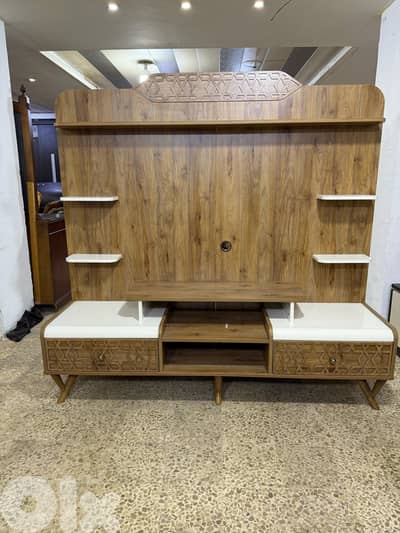 طاولة Tv مودرن تركية شبه جديدة 180 cm