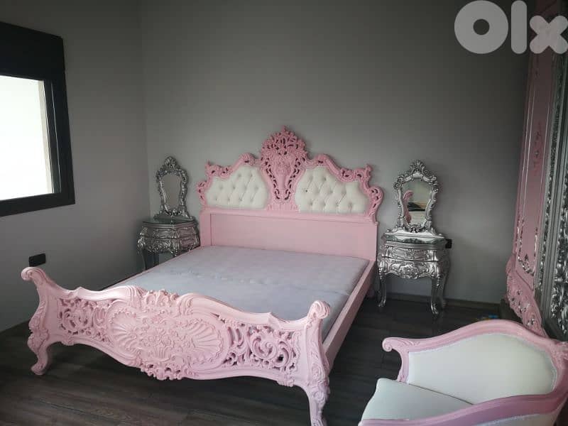 Queen's Bedroom 6