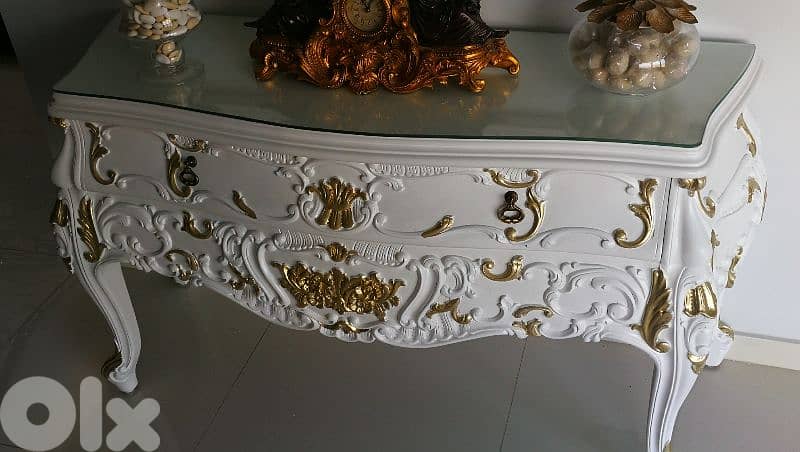 Queen's Bedroom 9