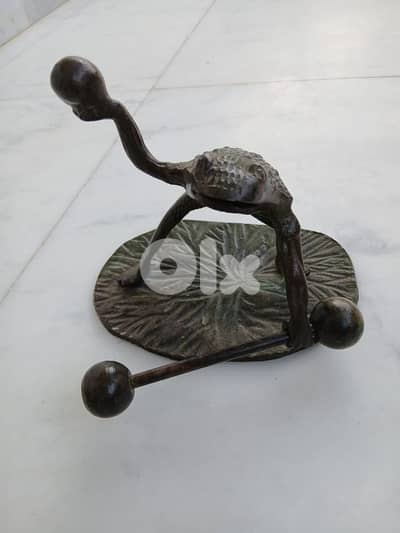 ضفدع برونز مميز