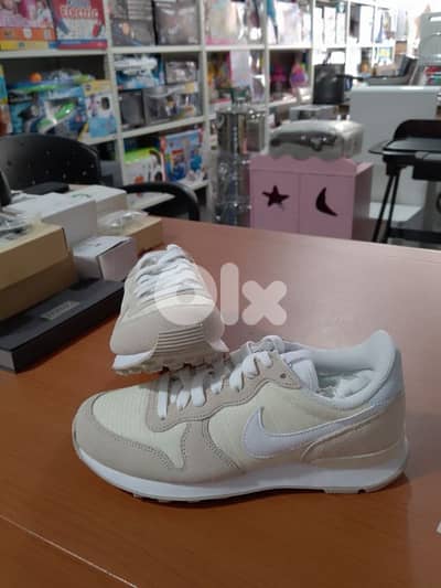 women's sport shoes , size 35.5 eu